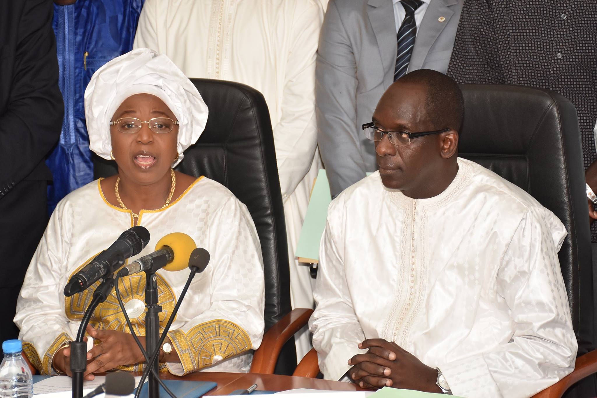 Images: La passation de service entre le ministre sortant Awa Marie Coll Seck et Abdoulaye Diouf Sarr, ministre entrant de la Santé 