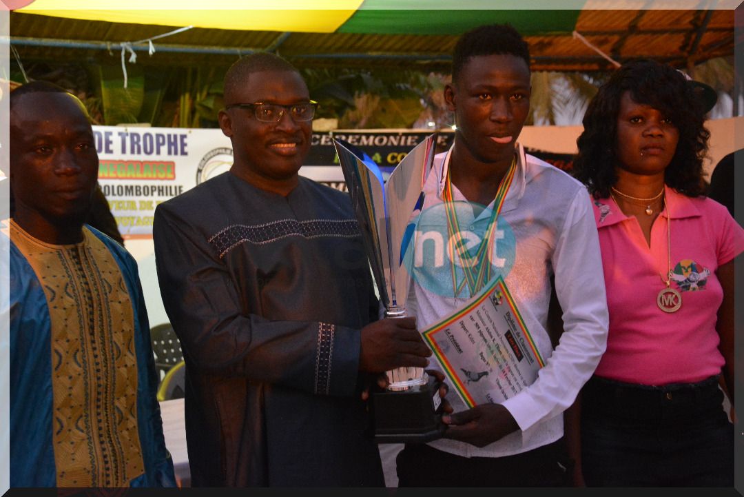 Photos : la cérémonie de remise de trophées aux lauréats 2016-2017 de la fédération sénégalaise de colombophile présidée par le RENADES avec son président Oumar Sow