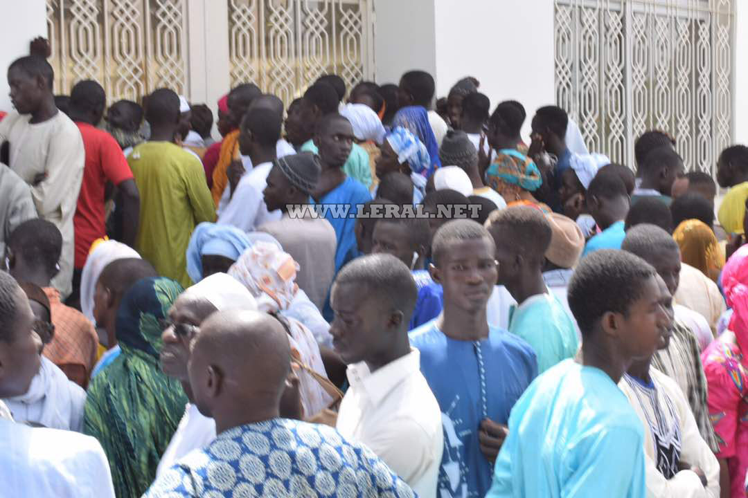20 Photos: les fidèles débarquent en masse à Tivaouane suite au rappel à Dieu d'Al Amine
