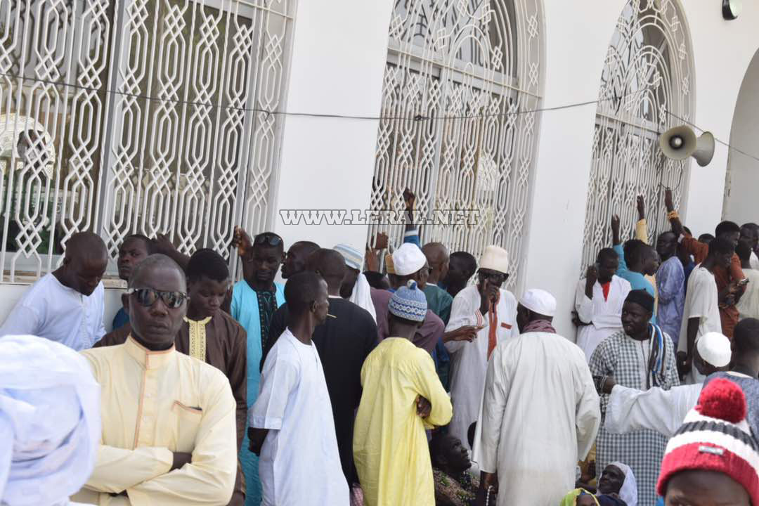 20 Photos: les fidèles débarquent en masse à Tivaouane suite au rappel à Dieu d'Al Amine