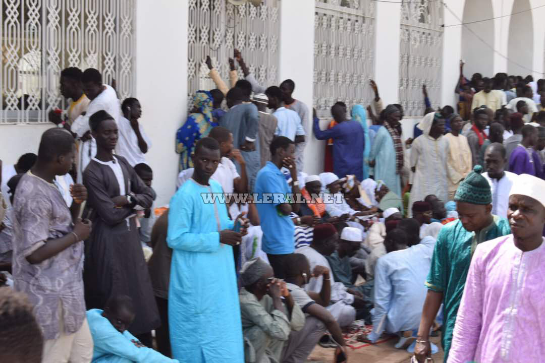 20 Photos: les fidèles débarquent en masse à Tivaouane suite au rappel à Dieu d'Al Amine