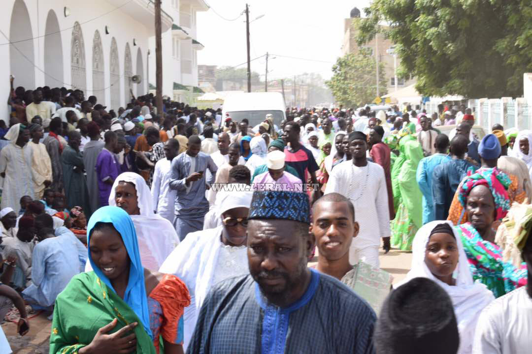 20 Photos: les fidèles débarquent en masse à Tivaouane suite au rappel à Dieu d'Al Amine