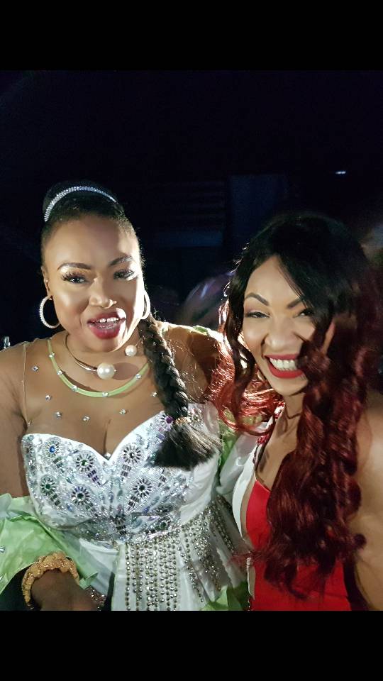 Photos : Viviane Chedi et Oumou Sangaré lors de la grande nuit du Mali