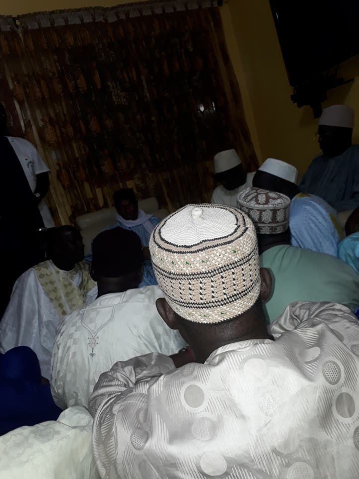 13 photos-  Me Wade a présenté ses condoléance à  Serigne Mbaye Sy Mansour 