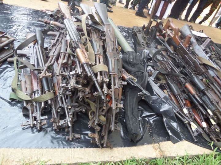 Côte d’Ivoire : des armes de guerre découvertes dans un gymnase d’Abidjan