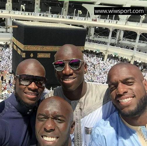 Demba Bâ, Moussa Sow, Issiar Dia et Jacques Faty à la Mecque.