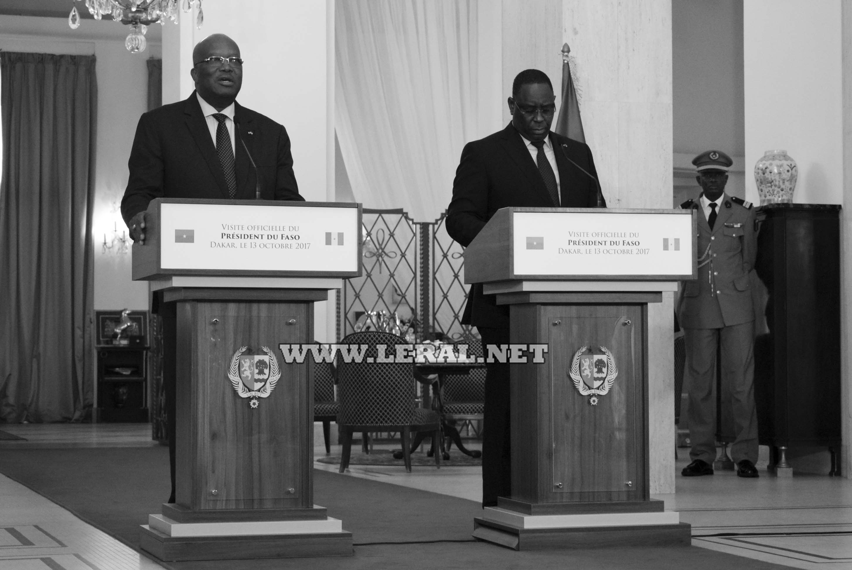 20 Photos: Le Président Macky Sall reçoit son homologue burkinabé, Roch Marc Christan Kaboré 