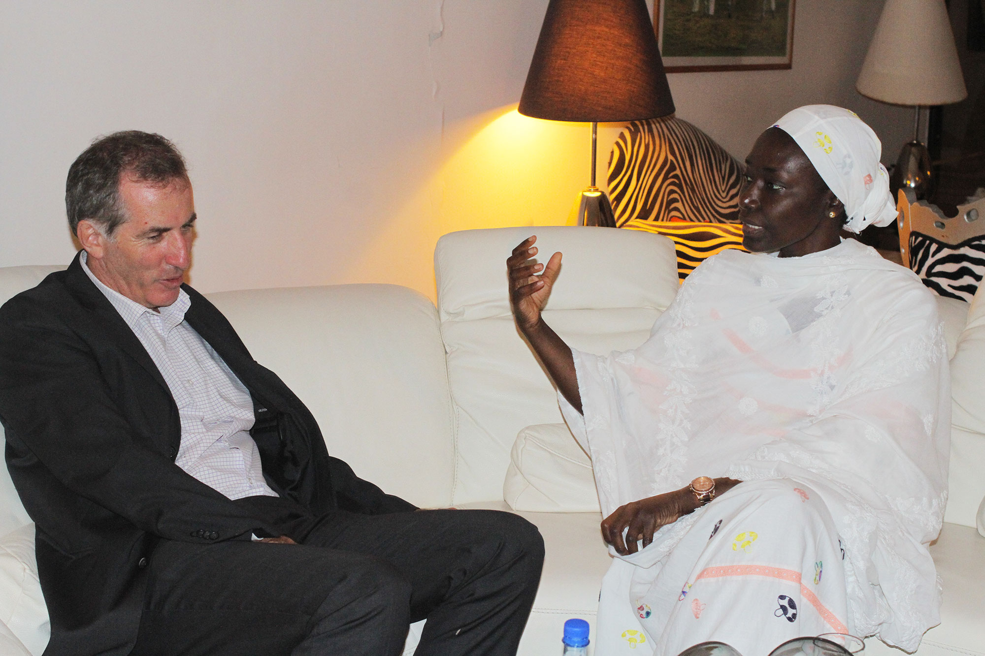 SEM Christophe Bigot, l'Ambassadeur de la France au Sénégal, a présenté à ses condoléances à la chanteuse Coumba Gawlo Seck