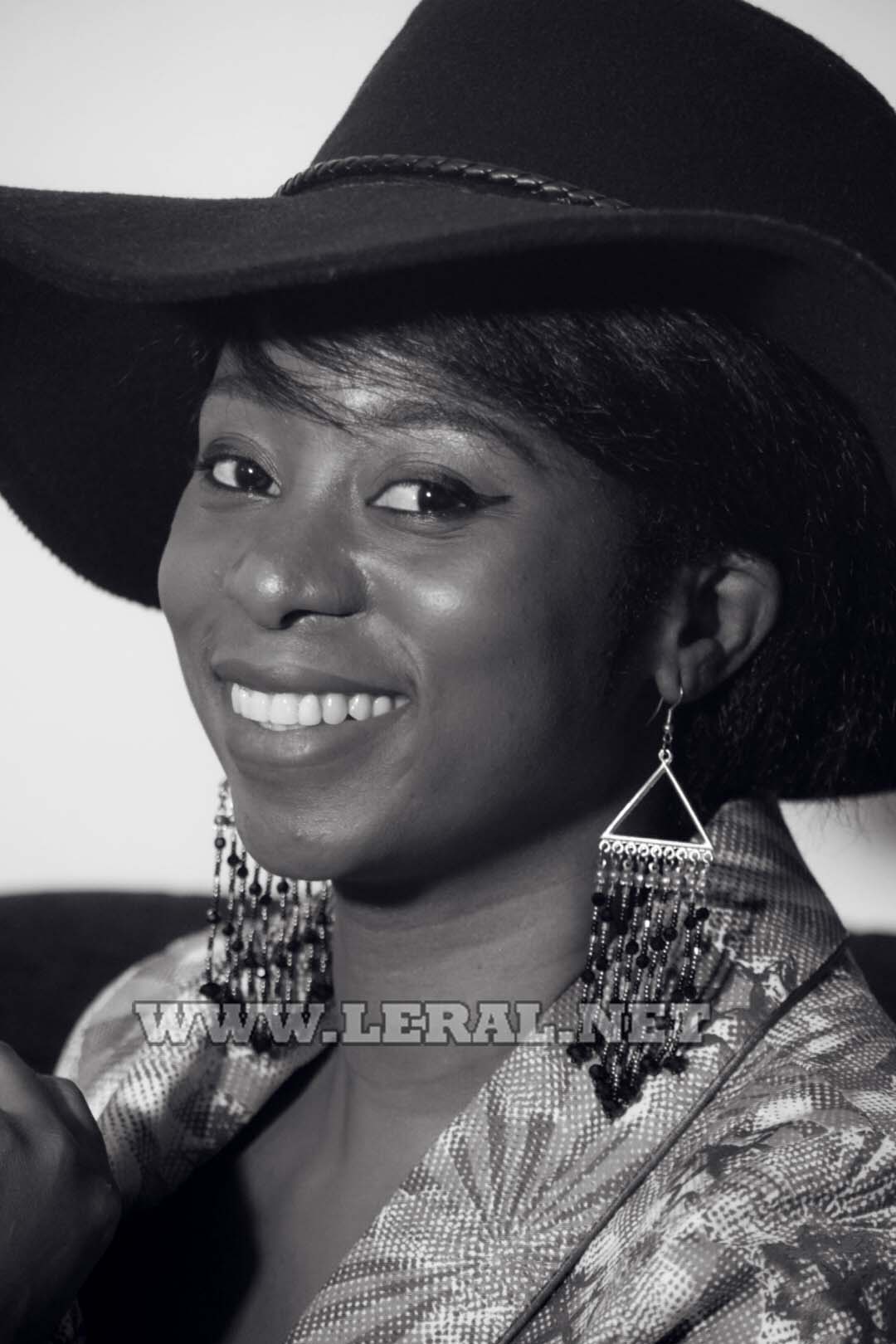 17 Photos: La star Adiouza, une beauté africaine au sourire d'ange, un coeur à prendre