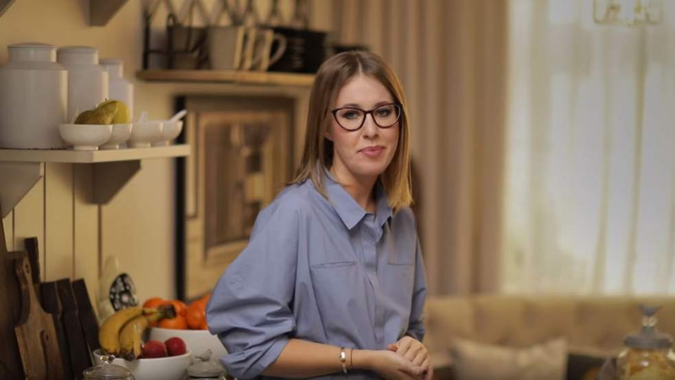 Ksenia Sobtchak a annoncé sa candidature dans une vidéo publiée, mercredi 18 octobre, sur son site Internet.