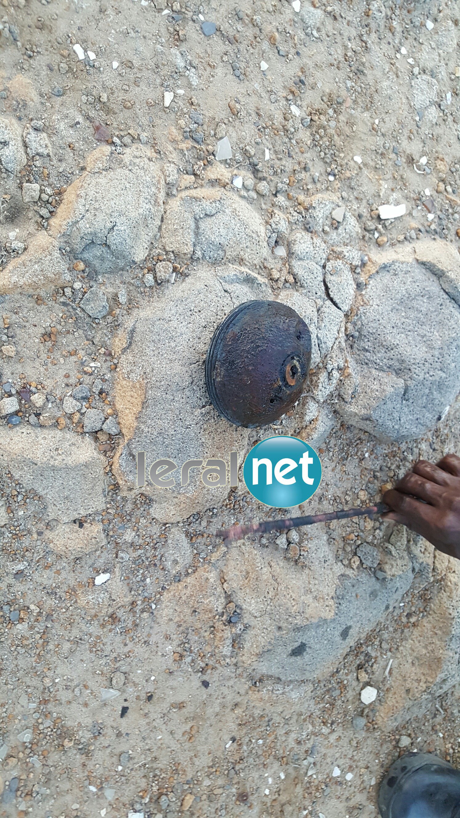 Photos : Découverte d’un obus de 400 kg en face de l’Ambassade du Mali, sur la Corniche Ouest