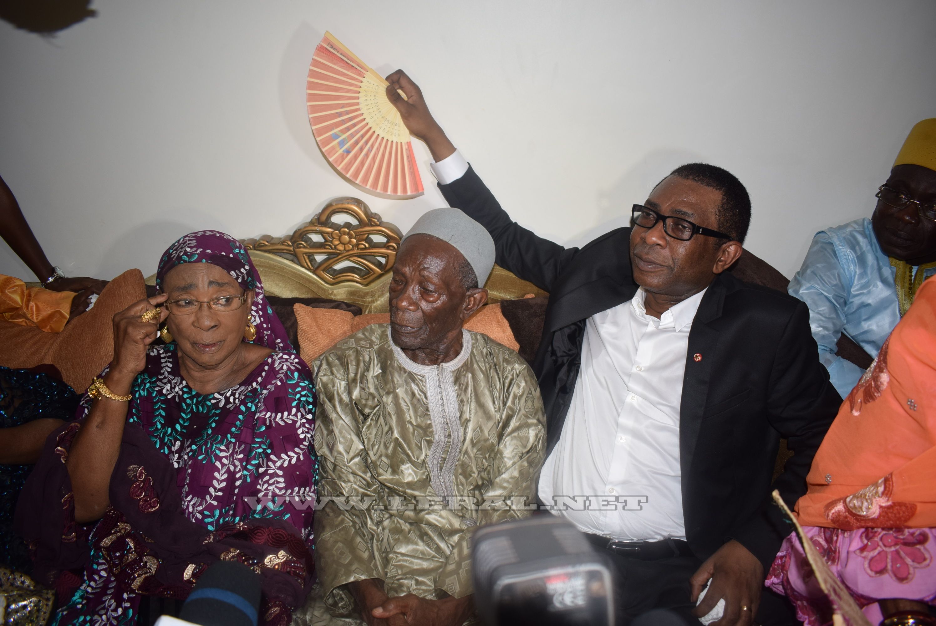 Photos : Youssou Ndour en compagnie de son père Elimane et de sa mère Ndèye Sokhna Mboup