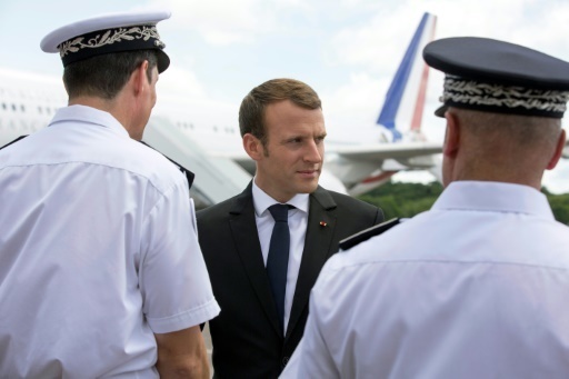 Arrivé en Guyane, Macron avertit qu'il n'est pas venu en "Père Noël"