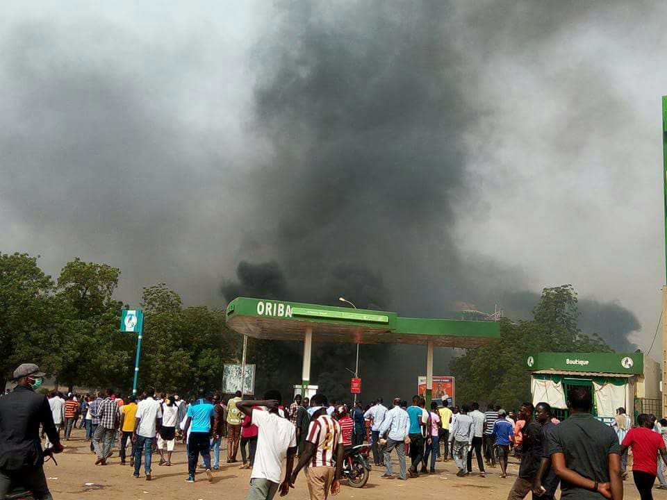 Le bilan des violents affrontements entre manifestants et policiers au Niger est lourd (photos)