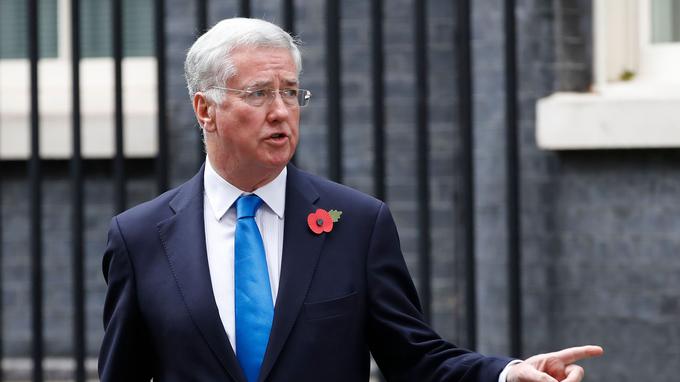 Accusé de harcèlement sexuel, le ministre de la Défense britannique démissionne