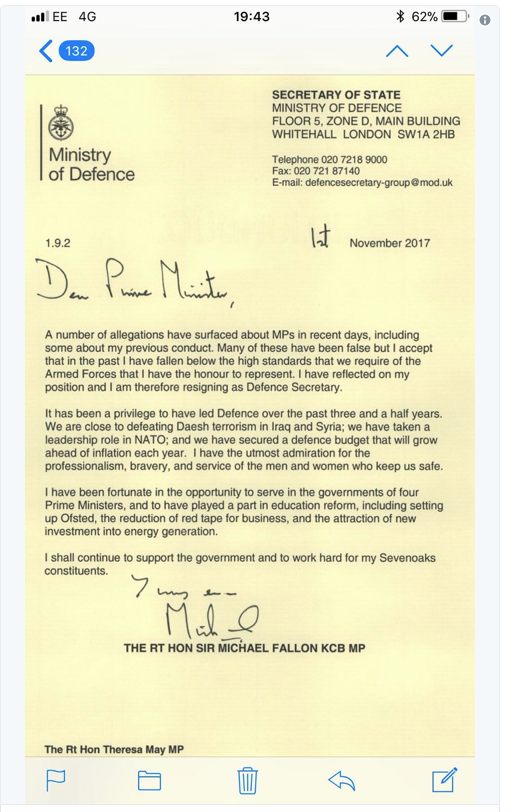 Accusé de harcèlement sexuel, le ministre de la Défense britannique démissionne