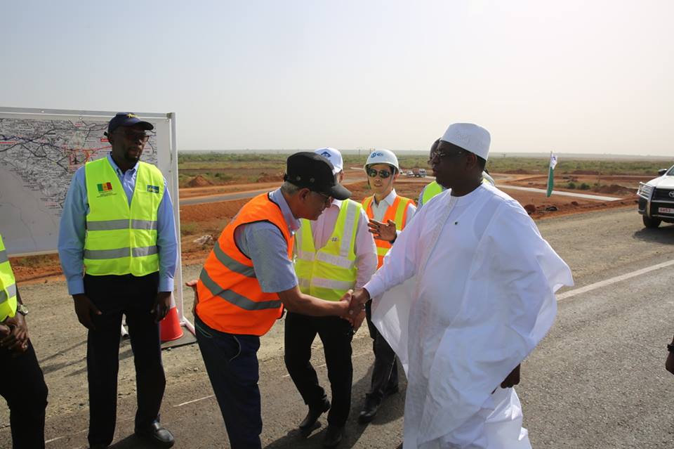Arrêt sur images: le Président Macky Sall "inaugure" l'autoroute Ila Touba