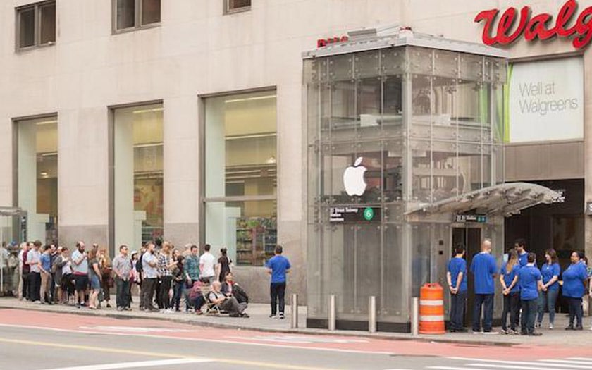 iPhone X : ils créent un faux Apple Store, les passants forment une immense file d’attente !