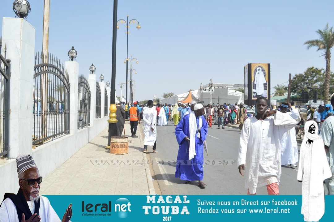 Images de la prière du Vendredi à la Grande Mosquée de Touba