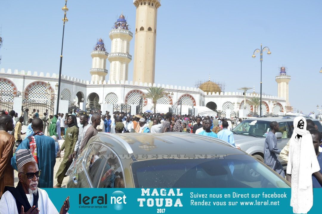 Images de la prière du Vendredi à la Grande Mosquée de Touba