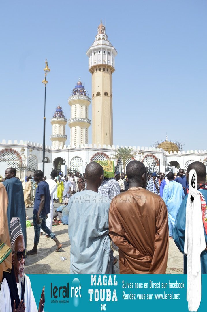 Images de la prière du Vendredi à la Grande Mosquée de Touba