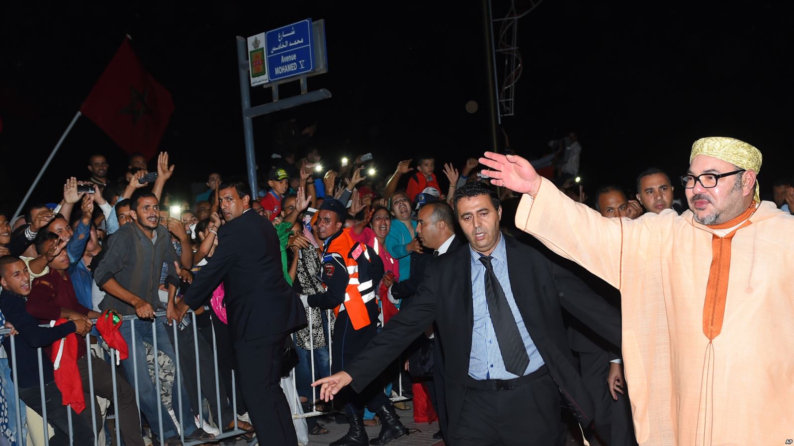 (1/1)Mohammed VI à Laayoune, Sahara occidental, le 6 novembre 2015. (Palais royal du Maroc via AP)