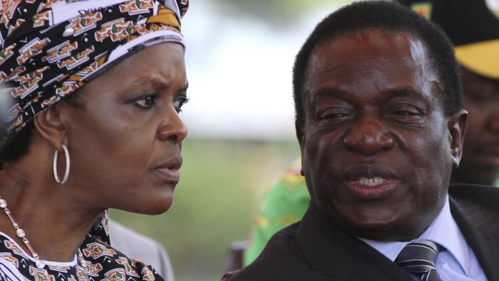 Grace Mugabe aux côtés de Emmerson Mnangawa, alors vice-président (février 2016) à une réunion du Zanu-PF