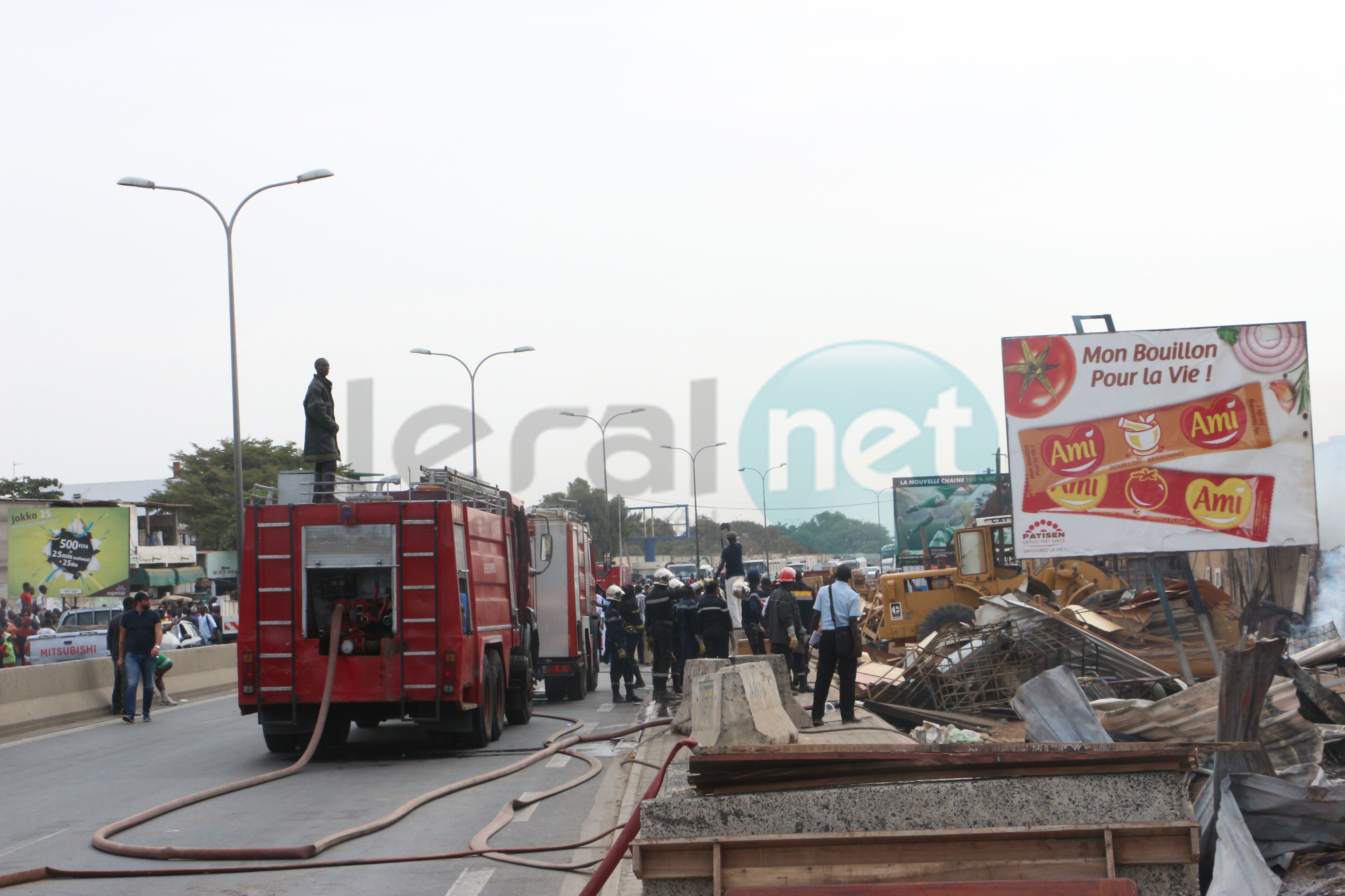  Photos - Incendie infernal au Parc Lambaye de Pikine 
