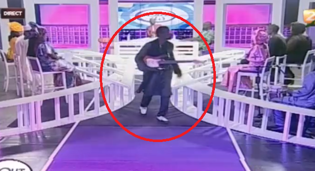 (Vidéo) Quand Souleymane Faye, en colère, boude en direct le plateau de Tout est là !