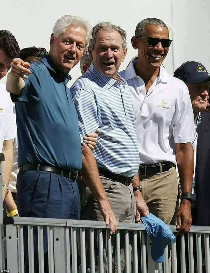 Arrêt sur image -Les 3 derniers présidents des Etats-Unis, côte à côte, en toute simplicité
