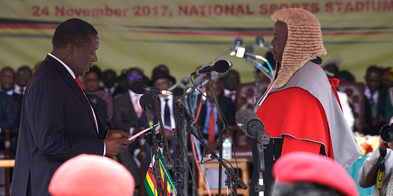 Zimbabwe : le nouveau président Mnangagwa succède officiellement à Mugabe