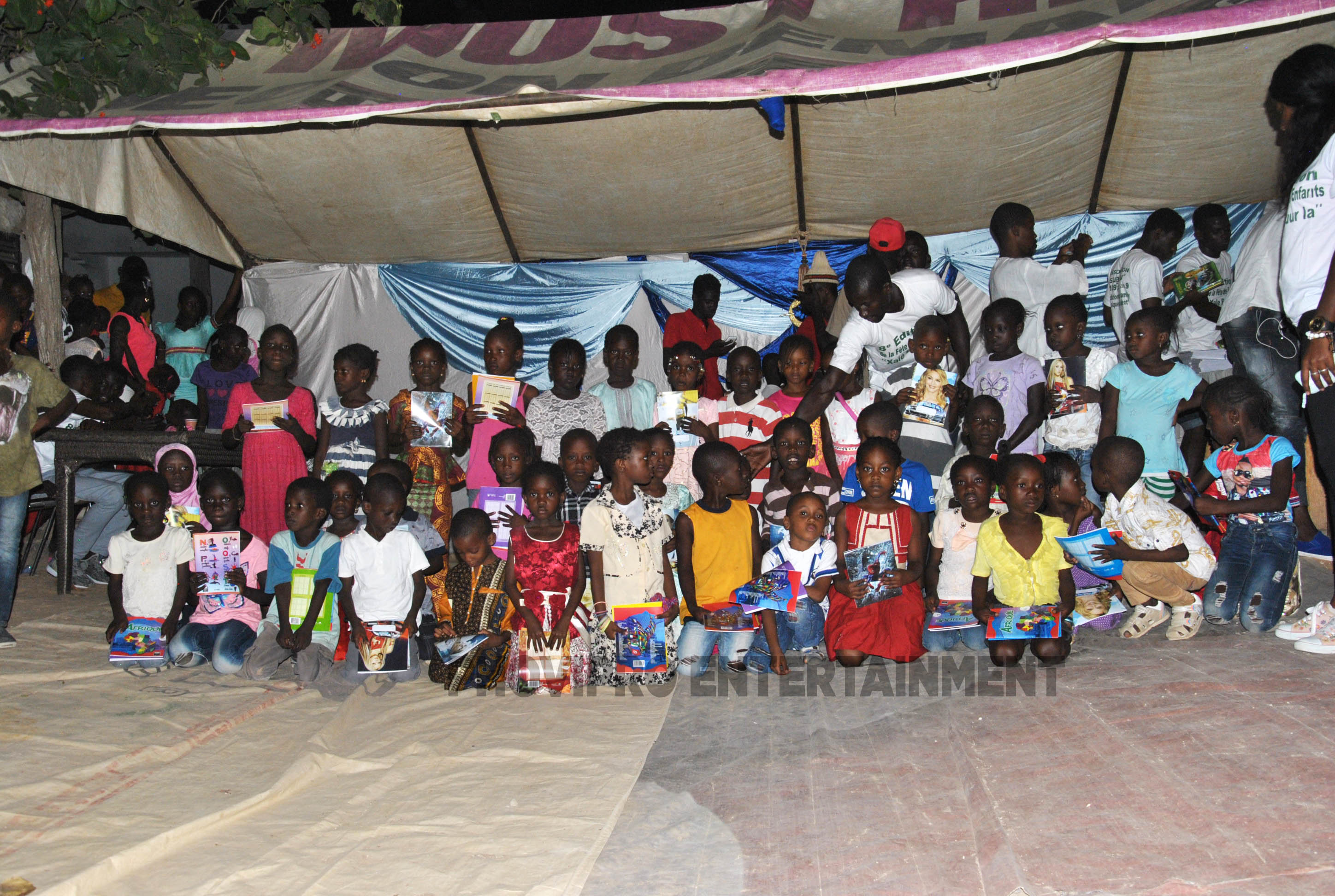 Fête des enfants:  "xalé buur la" distribution de fournitures à 370 élèves à Diakhao, Thies