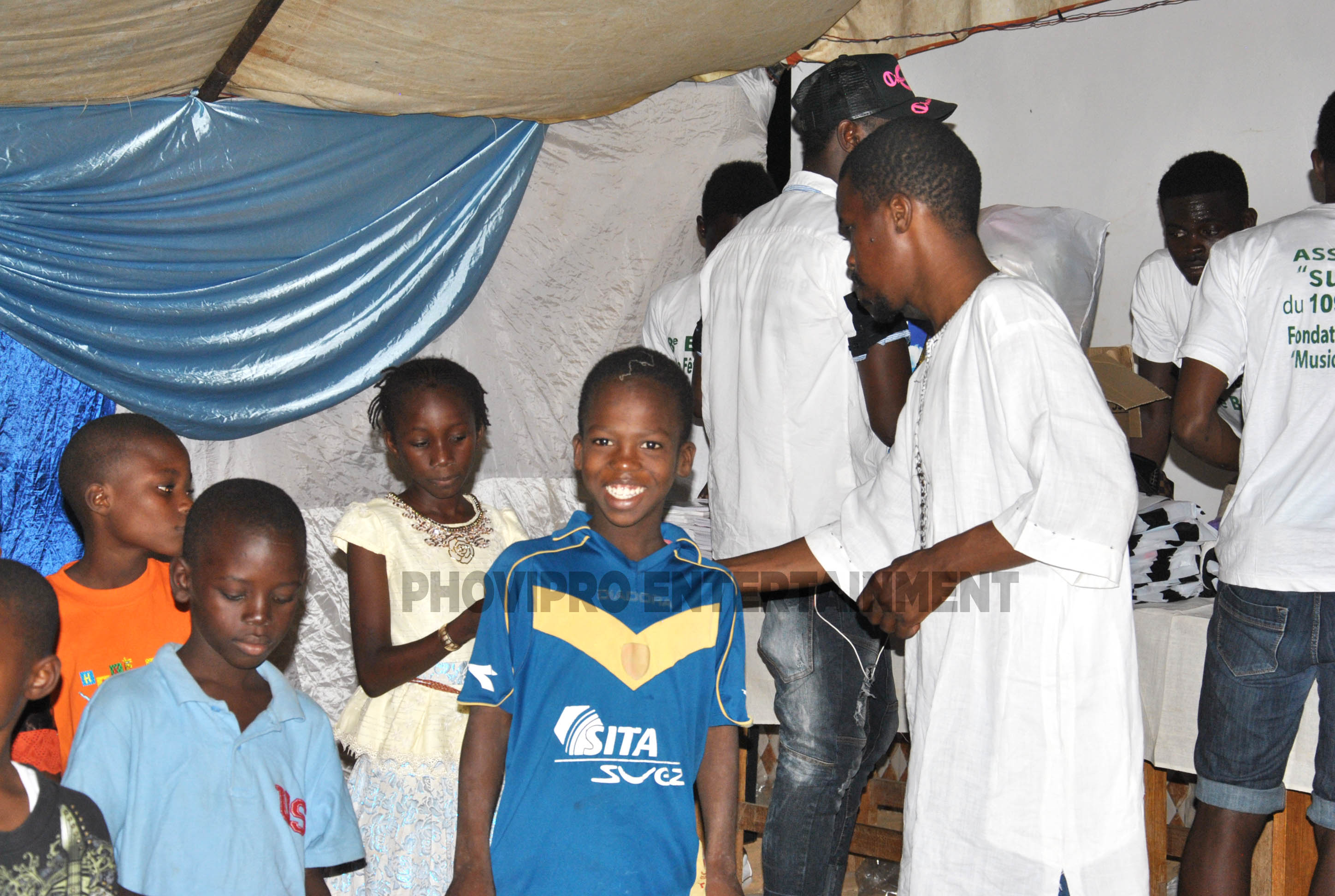 Fête des enfants:  "xalé buur la" distribution de fournitures à 370 élèves à Diakhao, Thies