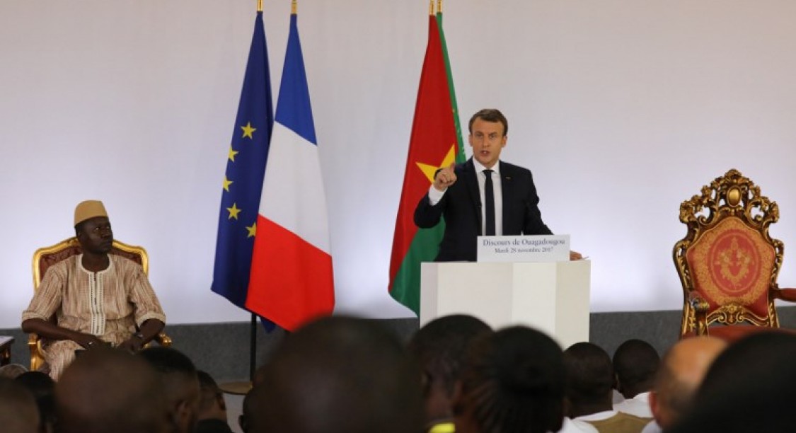 Tournée en Afrique: Macron a-t-il créé un incident diplomatique en se moquant du président du Burkina-Faso ?