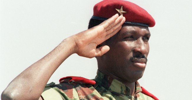 Burkina Faso : Macron promet de déclassifier tous les documents sur l'assassinat de Sankara