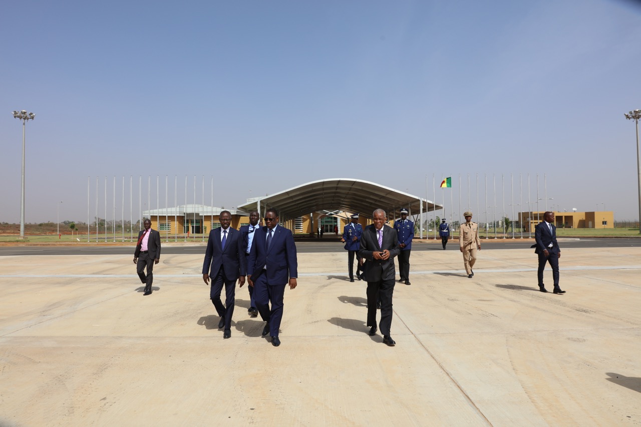 Le président de la République Macky Sall dans le nouveau salon d’honneur de l’AIBD, avant son départ pour Tokyo