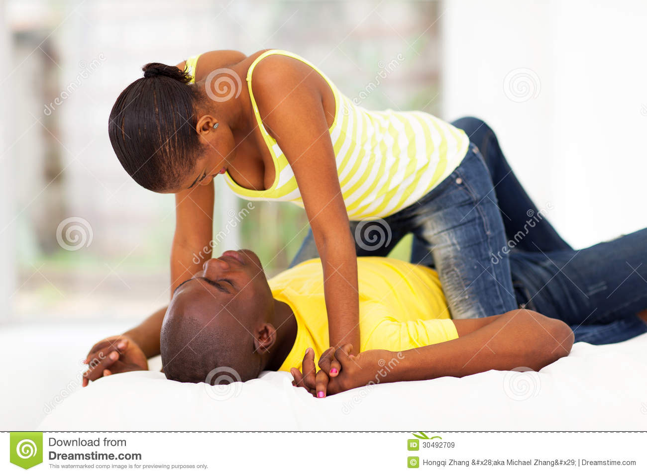 Post-coïtum, us et coutumes : Après l’amour les hommes s’endorment, les femmes se réveillent... 