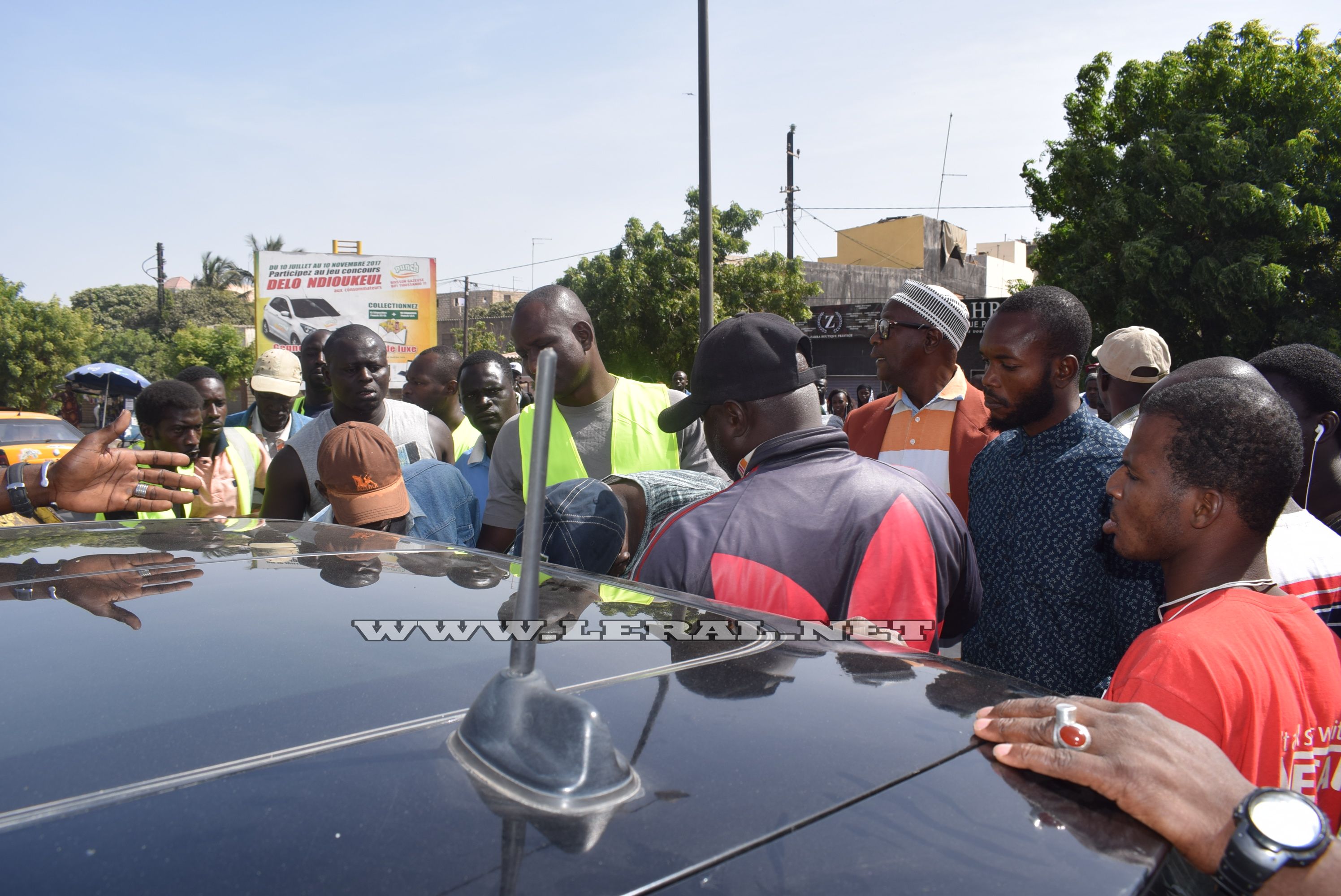 Les images du déguerpissement musclé au parking de Mar Diop alias " Bro"