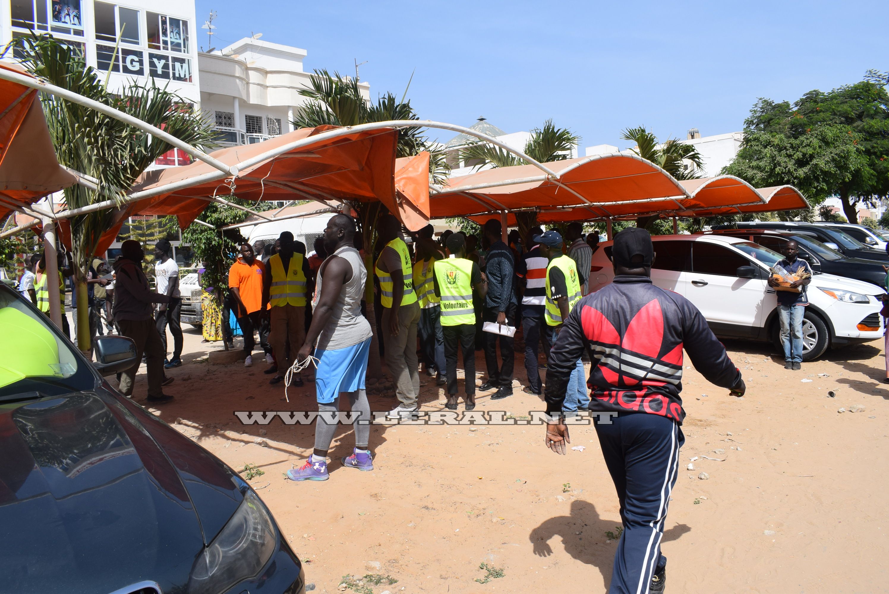 Les images du déguerpissement musclé au parking de Mar Diop alias " Bro"