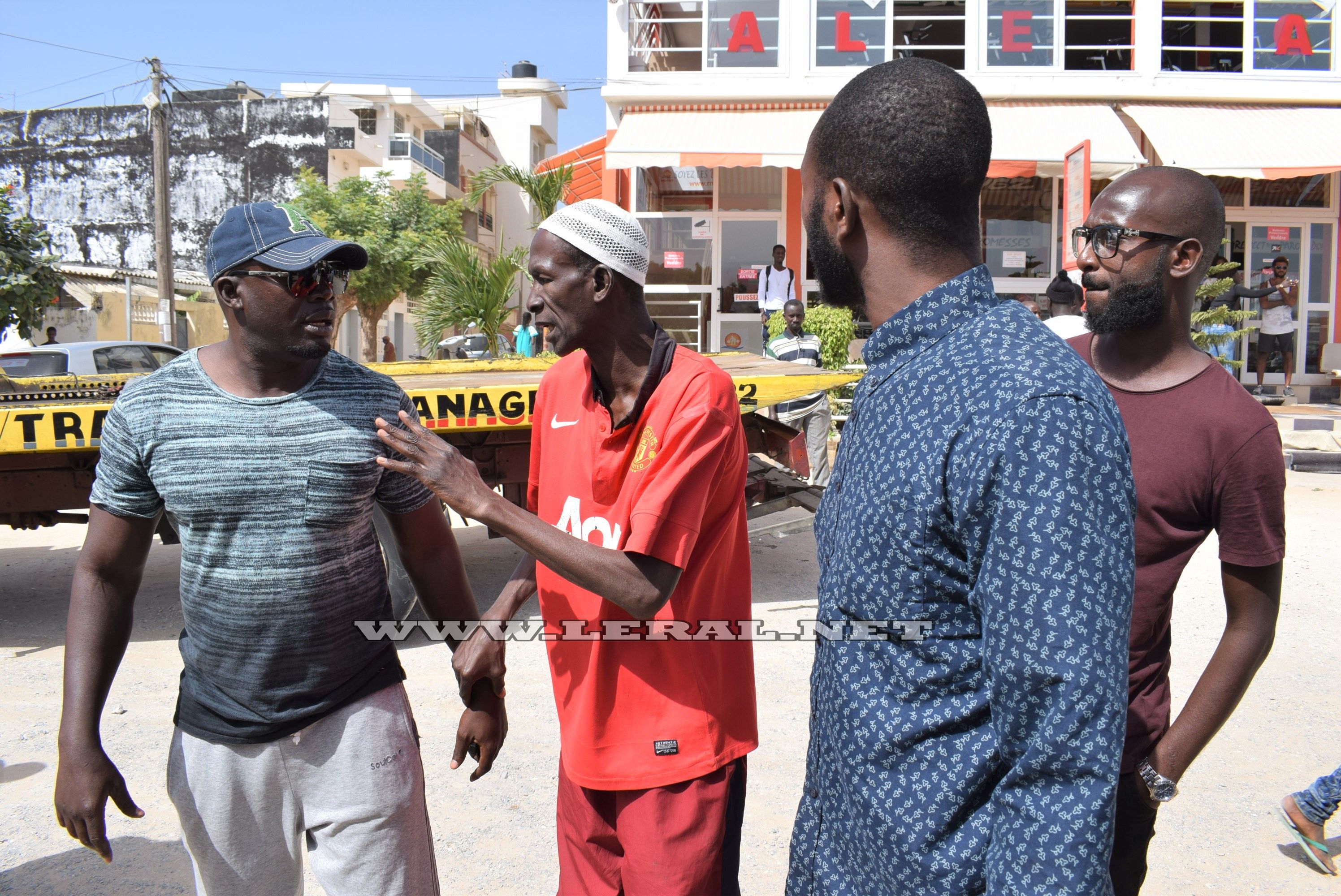 Les images du déguerpissent musclé au parking de Mar Diop alias " Bro" 