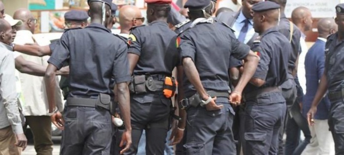 Meurtre: Les Nigérians assiègent le commissariat des Parcelles Assainies