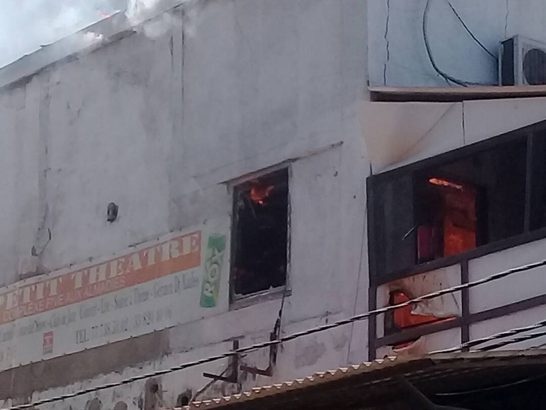 Urgent :  Le «  Five » et le Petit Théâtre ravagés par un incendie aux Almadies