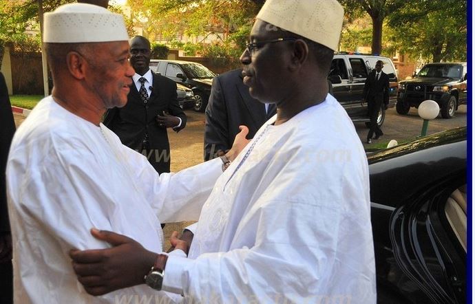 Sur le point de rentrer  au Mali,  ATT exprime sa "profonde gratitude" à Macky Sall