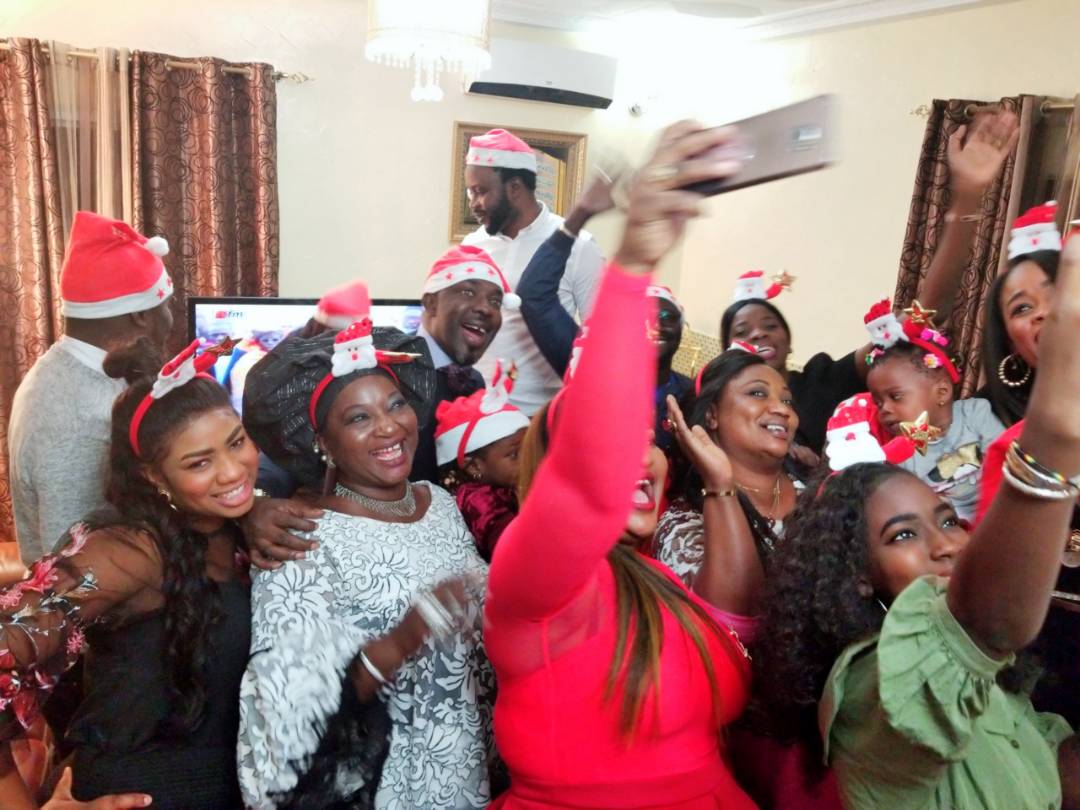 Photos - Mbaye Dièye Faye fête Noël en famille 