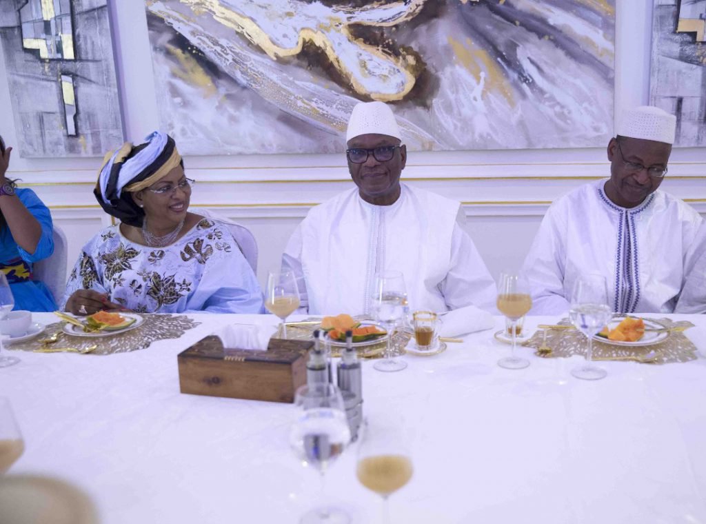 Mali : les images du déjeuner entre le président IBK et ATT