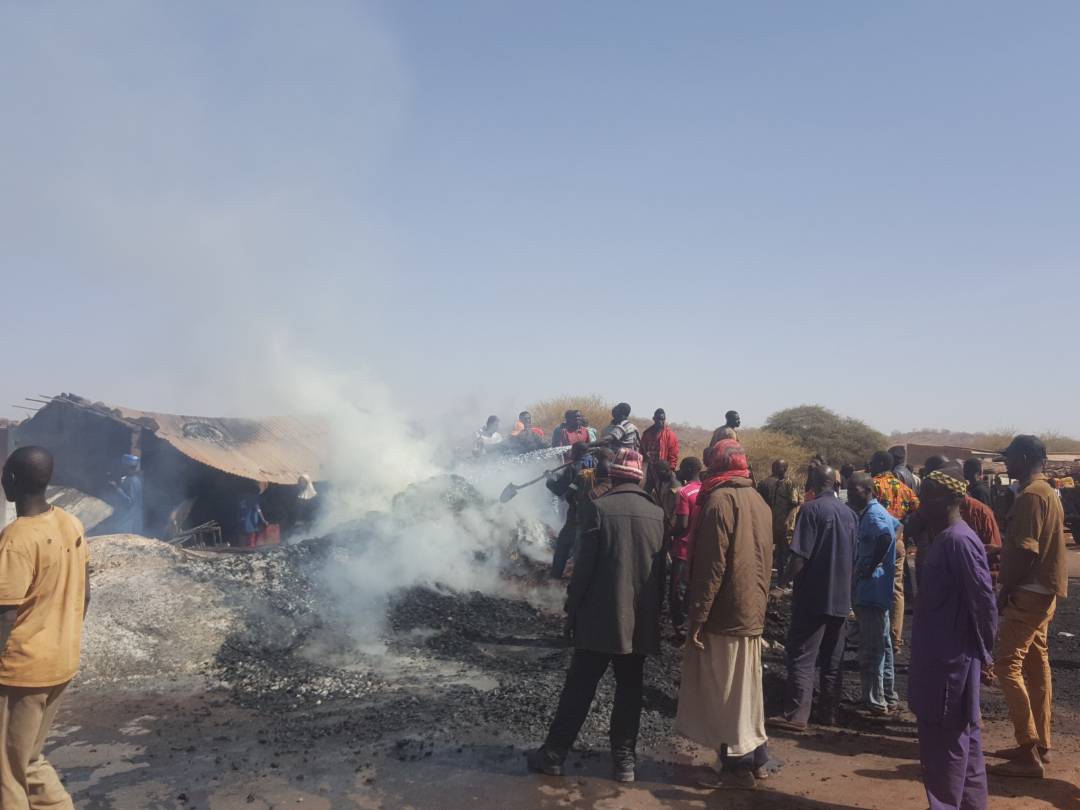 Vidéo-photos: Un camion prend feu entre Kayes et Diama