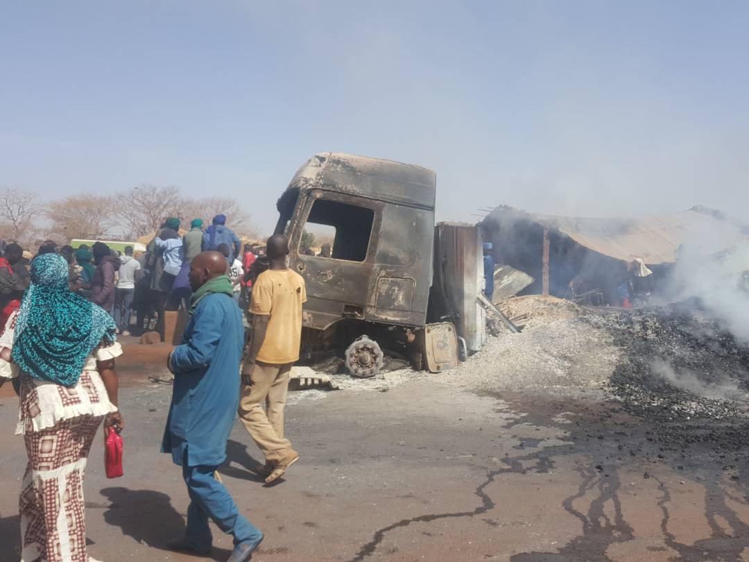 Vidéo-photos: Un camion prend feu entre Kayes et Diama