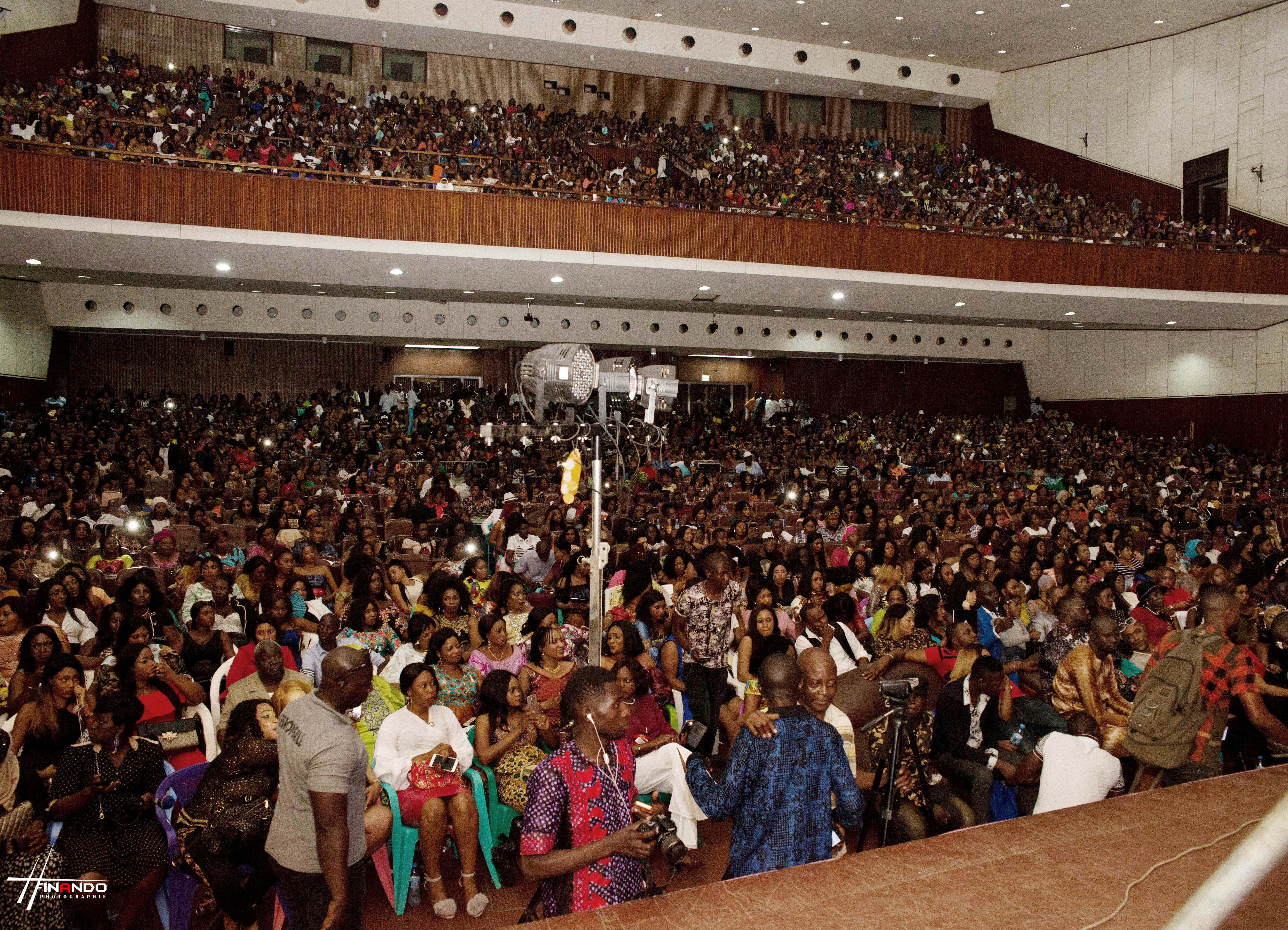 Abiba  fait vibrer le Palais du Peuple de Conakry