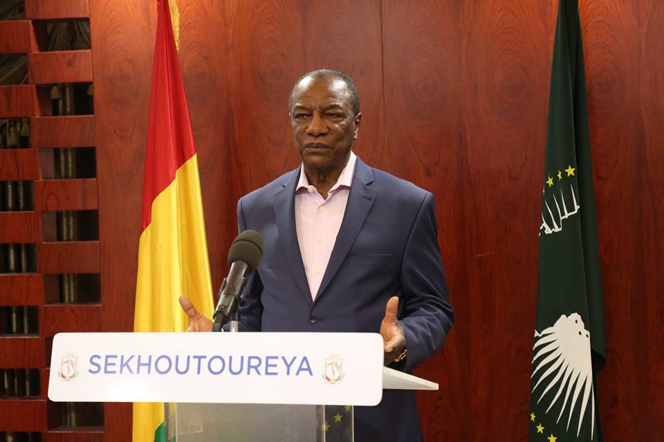 Alpha Condé menace les diplomates : "Celui qui va s’ingérer dans les affaires de la Guinée, je le mettrais dans le premier avion"