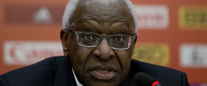 Corruption IAAF: Lamine Diack reste interdit de quitter le territoire français